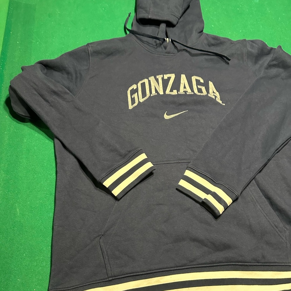 🔥 Unmissable Deal on Nike Men’s Hoodies at Gargies Vault! 🔥